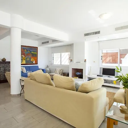 Imagine Your Family Renting This Luxury Beachfront Villa, Larnaca 1399