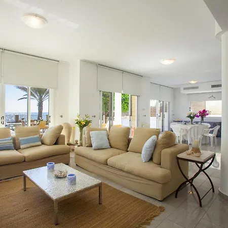 Villa Imagine Your Family Renting This Luxury Beachfront Villa, Larnaca 1399