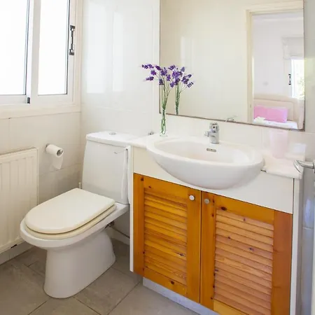 Villa Imagine Your Family Renting This Luxury Beachfront Villa, Larnaca 1399