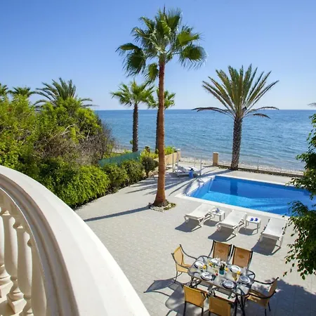 Villa Imagine Your Family Renting This Luxury Beachfront Villa, Larnaca 1399